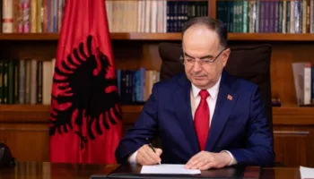 Presidenti Begaj dekreton ndryshime në krye të Forcës Ajrore, ikën Ferdinant Dimo! Ja kush e zëvendëson