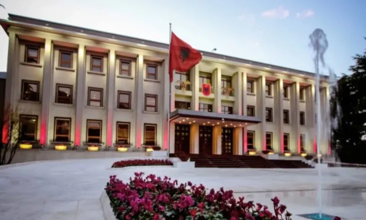 Presidenti Begaj dekreton ndryshimet në Qeveri, largohen Balluku, Spiropali e Vengu