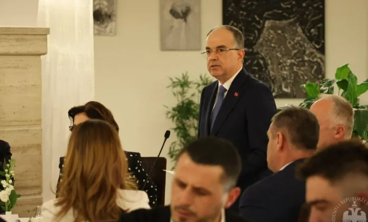 Presidenti Begaj mbledh në tryezën e iftarit gazetarët: Profesioni juaj, një formë e ‘agjërimit të fjalës’