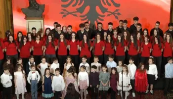 Presidenti Begaj uron gratë shqiptare për 8 Marsin