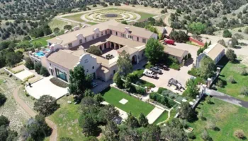 Pretendime se janë varrosur dy vajza, rihapen hetimet për fermën e Epstein në New Mexico