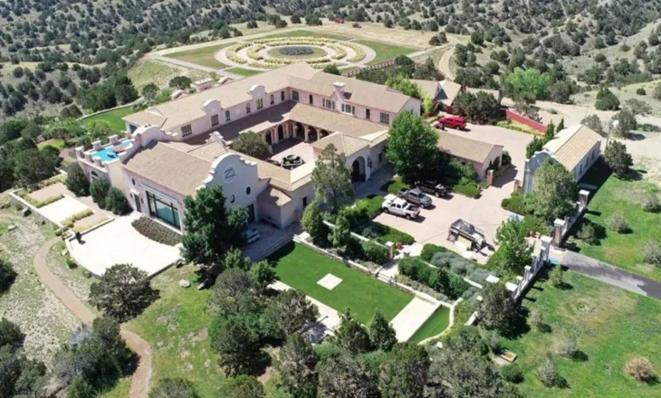 Pretendime se janë varrosur dy vajza, rihapen hetimet për fermën e Epstein në New Mexico