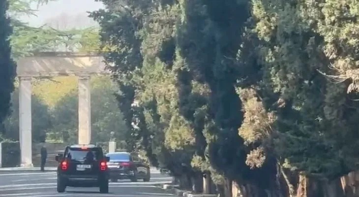 Pritet dekretimi i ndryshimeve në qeveri/ Takimi me Presidentin Begaj,  Rama mbërrin në Pallatin e Brigadave