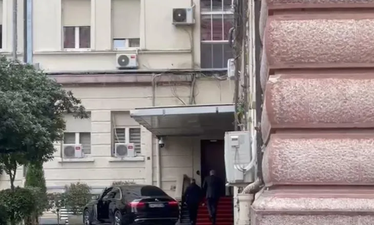 Pritet të shpallet vendimi për Ballukun, Rama mbërrin në mbledhjen e grupit të PS