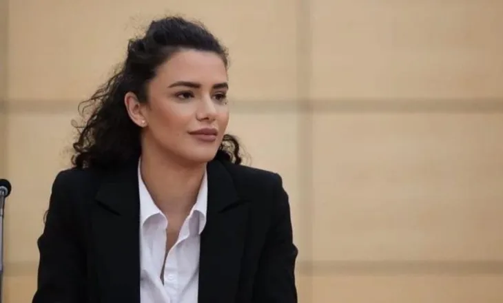 “Probleme brenda partisë”, Jola Hysaj largohet nga PD: Janë larguar parimet, po ruaj integritetin tim