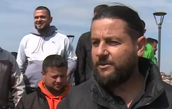 ‘Prodhimet shiten shumë lirë’, fermerët e Dimalit në protestë: Nuk na janë dhënë dëmshpërblimet