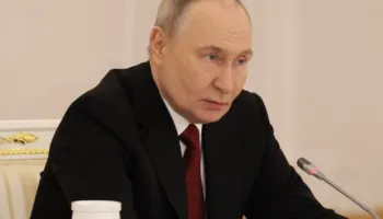 “Prodhimi mund të ndalet plotësisht”! Putin: Rusia gati të furnizojë Europën me naftë dhe gaz