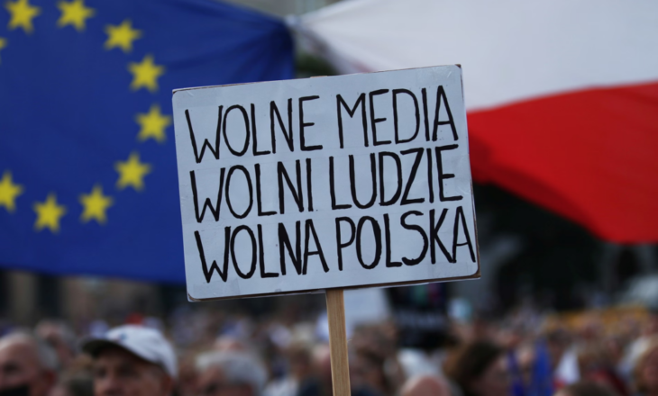 Propagandë?! Pse liderët e djathtë të Evropës janë ‘të nxehur’ me median publike