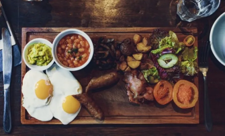 Proteina, fibra… çfarë vjen më pas në pjatën tonë