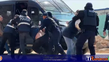 Protesta e banorëve në Baks- Rrjoll dhe përplasjet me uniformat blu, procedohen penalisht 3 shtetas