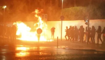 Protesta e dhunshme dhe molotovët drejt efektivëve, 15 militantët e Berishës dalin para Gjykatës së Tiranës