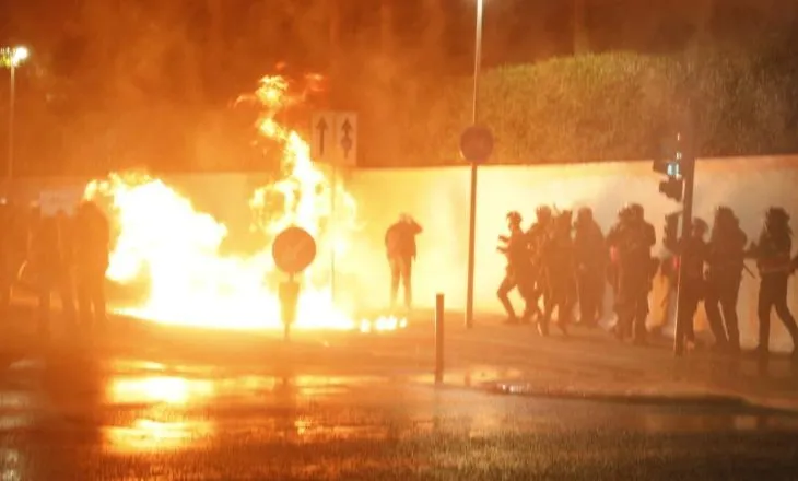 Protesta e dhunshme dhe molotovët drejt efektivëve, 15 militantët e Berishës dalin para Gjykatës së Tiranës