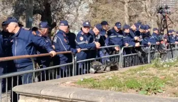 Protesta e opozitës, 1600 policë rrethojnë Parlamentin