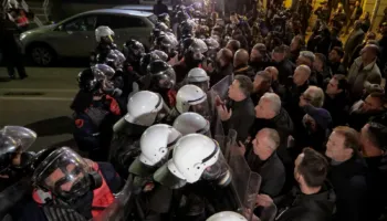 Protesta e opozitës, arrestohen 4 persona, policia çon në SPAK Klevis Balliun! Procedohet edhe një i mitur