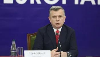 Protesta e opozitës bllokon lëvizjen para Kuvendit, Balla: Kemi marrë masa, hyrja do të bëhet nga..