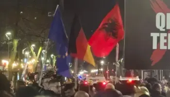 Protesta e opozitës/ DW: “Kryengritje paqësore” mes molotovëve!