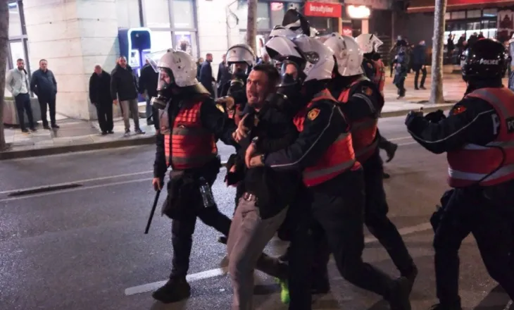 Protesta e opozitës me fishekzjarre dhe molotov, 14 të arrestuar, mes tyre edhe të mitur