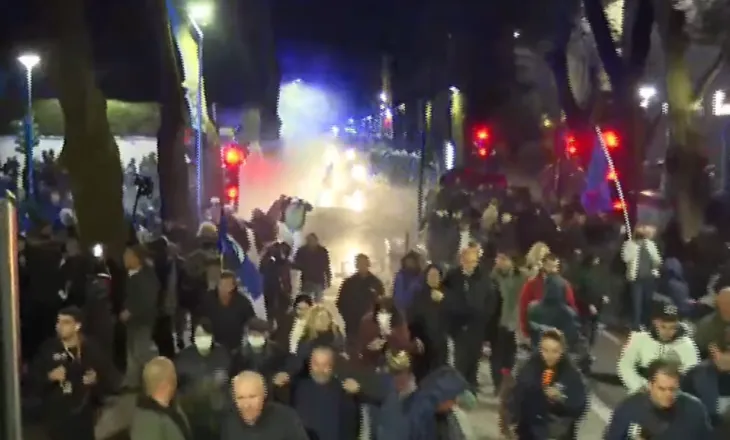 Protesta e opozitës, Policia: 6 efektivë të lënduar po marrin mjekim