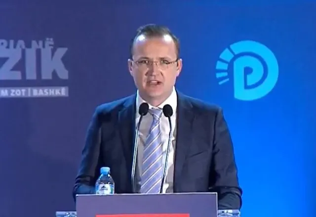 Protesta e opozitës, propozimi nga Hoxha: PD duhet të rrijë çdo natë para Kryeministrisë