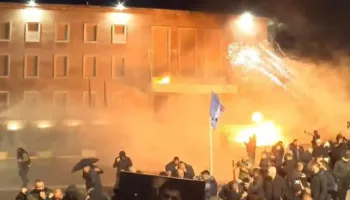 Protesta e PD, ministri Gogu: Flakët dhe molotovët po ngadalësojnë hapin drejt BE-së