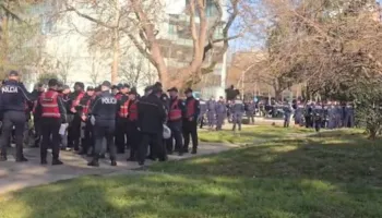 Protesta e PD, policia “blindon” parlamentin! 1500 efektivë në gatishmëri (VIDEO)