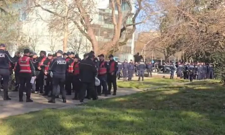 Protesta e PD, policia “blindon” parlamentin! 1500 efektivë në gatishmëri (VIDEO)