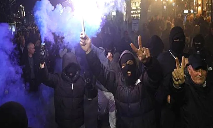 PROTESTA ME MOLOTOVE E PD, 14 TE ARRESTUAR