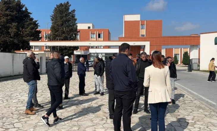 Protesta ndaj ndërtimit të resortit në Rrjoll, banorët lirohen me kusht, nuk u lejohet t’i afrohen perimetrit të kantierit të punimeve