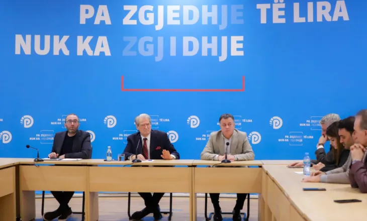 Protestë e dyfishtë në parlament, Berisha: Rama do të shpëtojë Ballukun nga arrestimi për të mbrojtur veten