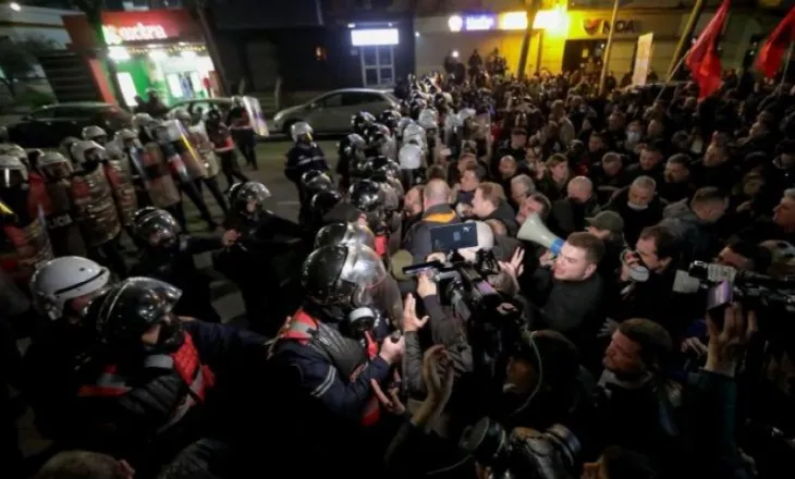 Protestuan kundër regjimit të Edi Ramës/ Policia vë në pranga 4 persona