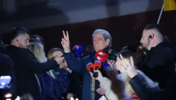 Protestues të lënduar në tubim, Berisha nga spitali: Demonstruesin nga Berati e goditën, do të mbajnë përgjegjësi për dhunën ndaj tyre