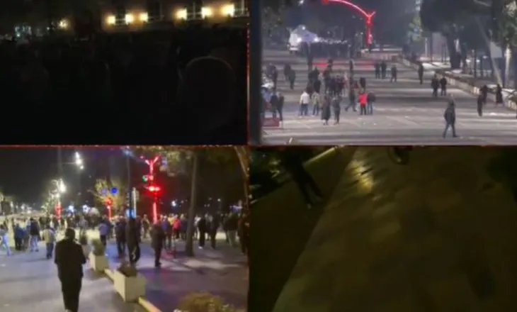 Protestuesit sulmojnë me molotovë selinë e PS-së, policia hedh ujë drejt tyre