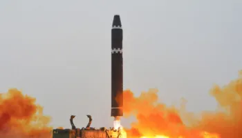 Provokon Koreja e Veriut, teston raketahedhës të fuqishëm