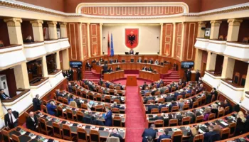 PS i drejtohet Sekretariatit të Etikës, kërkon përjashtimin nga punimet e Kuvendit të Klevis Balliut dhe Gazment Bardhit