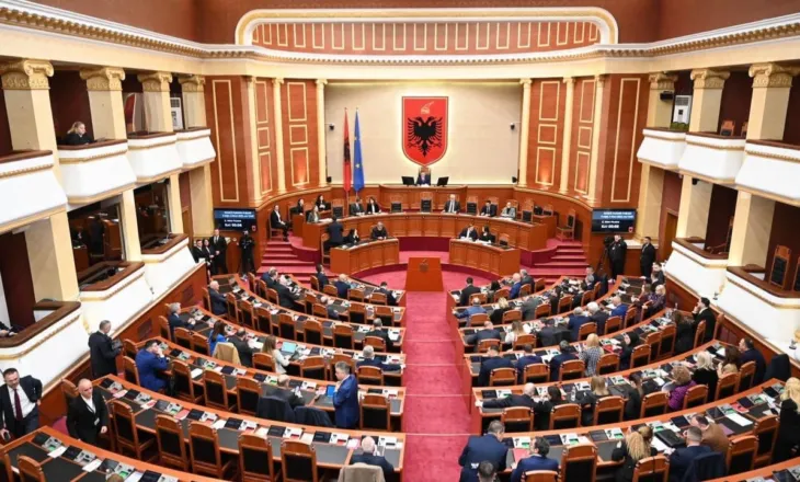 PS i drejtohet Sekretariatit të Etikës, kërkon përjashtimin nga punimet e Kuvendit të Klevis Balliut dhe Gazment Bardhit