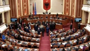 PS kërkon votimin e ministrave të rinj,Berisha dhe deputetët e PD bllokojnë foltoren