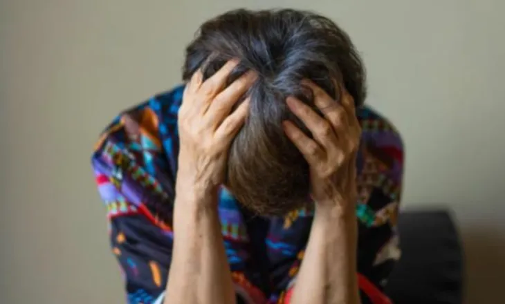 Pse gratë e ndiejnë dhimbjen më gjatë se sa burrat?