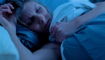 Pse ndryshon gjumi ndërsa plakemi?