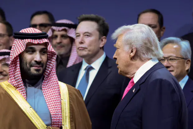 Pse Princi i Arabisë Saudite po e “gëlltit” poshtërimin e Trump?!