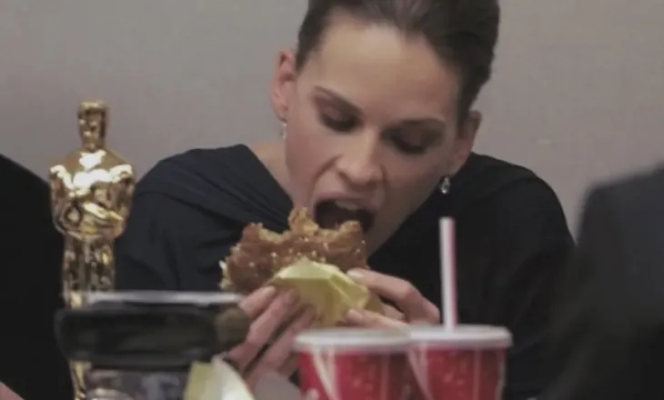 Pse yjet e Hollivudit përfundojnë në restorante me hamburgerë pas ndarjes së çmimeve Oscar?