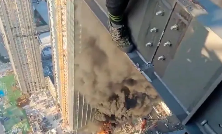 Punëtorët kinezë në Tel Aviv përjetojnë momente tmerri, shohin ndërtesën poshtë këmbëve të tyre të “zhduket” nga një raketë