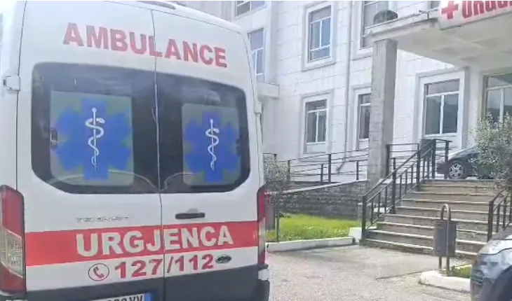 Punëtori bie nga lartësia në Gjirokastër, dërgohet me urgjencë në spital