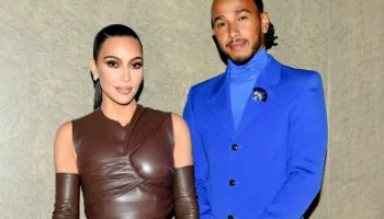 Pushime sekrete, por jo më: Kim Kardashian dhe Lewis Hamilton kapen mat në shkretëtirë