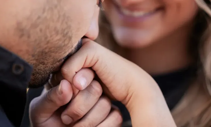 Puthja e dorës pa miratim konsiderohet sulm seksual në Spanjë