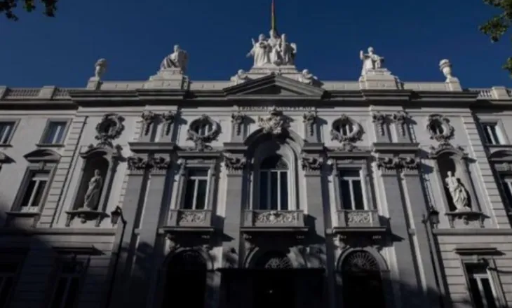 Puthja pa leje e dorës në Spanjë do të konsiderohet sulm seksual