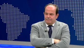 “Që prej 2013-ës, koncepti i mazhorancës…”/ Draftet ligjore të PS për referendumin, avokati Hazizaj: Proces politik!