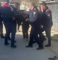 Qëllonte me armë zjarri duke terrorizuar banorët, arrestohet