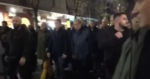 “Qeveri e krimit”, Berisha dhe protestuesit i drejtohen Drejtorisë së Policisë së Tiranës