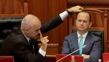 “Qeveria duhet të ketë frikë popullin,jo populli qeverinë”/Bushati me tone kritike:Shteti në Shqipëri është bërë 1-sh..