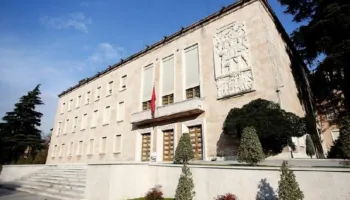 Qeveria miraton kompensimin e kontributeve për bizneset pas rritjes së pagës minimale